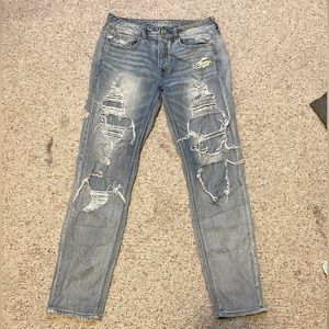 Americain Eagle High Rise Ripped Denim Mom Jeans